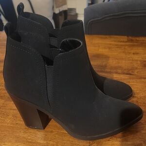 Elegant Black Ankle Boots